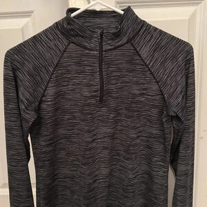 Sweatshirt black pullover size small three quarter zip